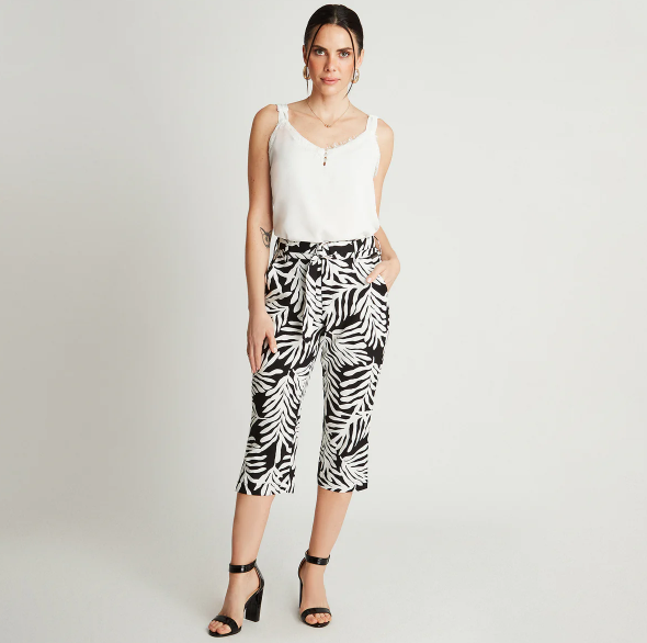 CAPRI ESTAMPADO CON LAZO Y BOLSILLOS